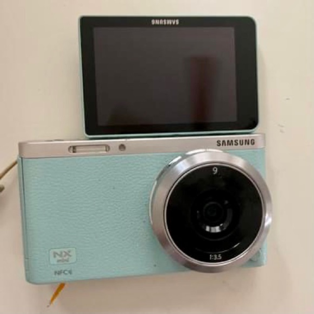 Samsung Mini Nx Camera
